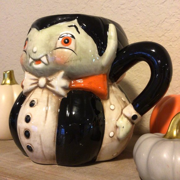 Vampire Dracula Johanna Parker Transpac Halloween ceramic mug - Picture 3 of 6